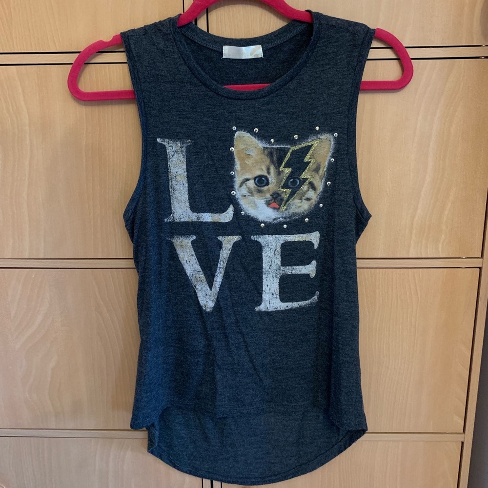 Loose fitting tank top with back cutout design